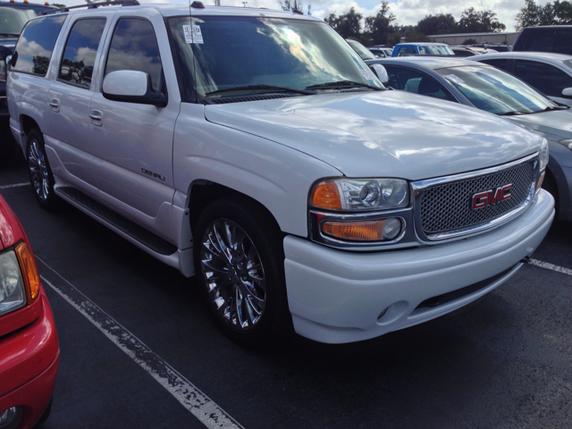 GMC Yukon Denali 2005 photo 4