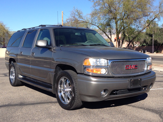 GMC Yukon Denali 2005 photo 1