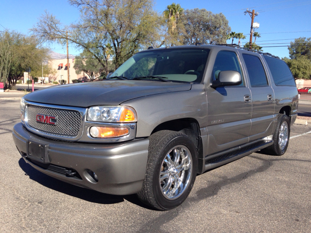 GMC Yukon Denali 2005 photo 3