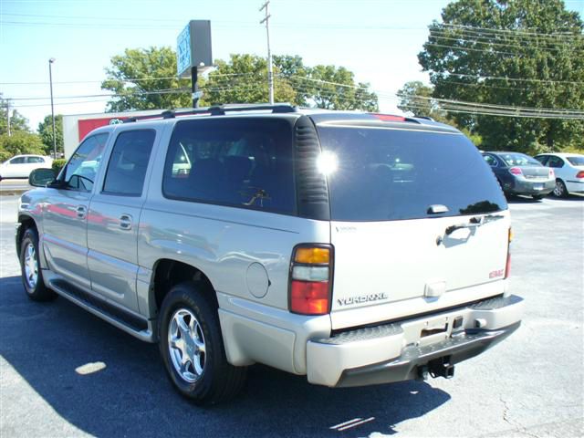 GMC Yukon Denali 2006 photo 1
