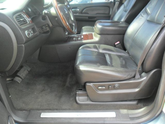 GMC Yukon Denali Luxury II Sedan SUV