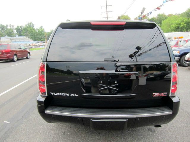 GMC Yukon Denali 2007 photo 1