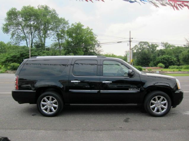 GMC Yukon Denali 2007 photo 2