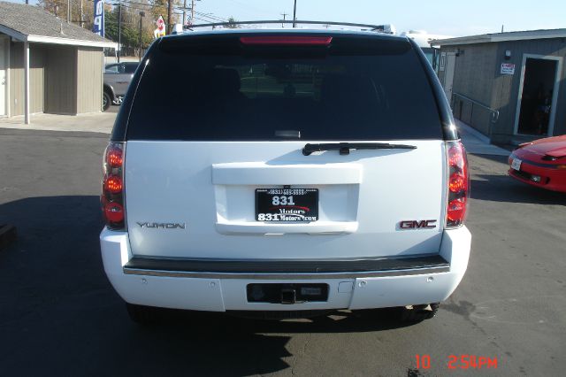 GMC Yukon Denali EX Sedan 4D SUV
