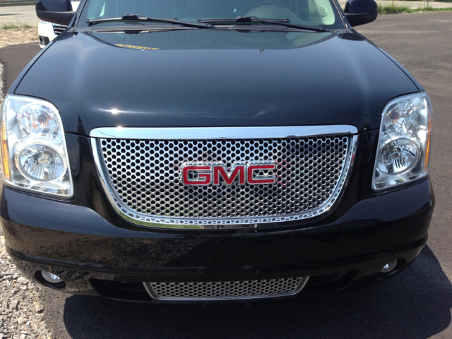 GMC Yukon Denali 2010 photo 1