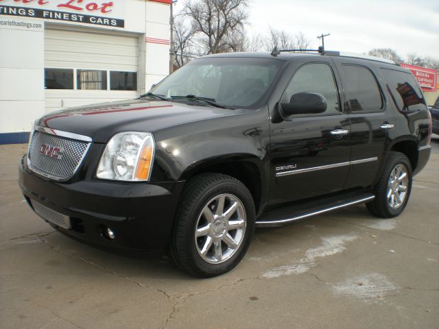 GMC Yukon Denali 2010 photo 3