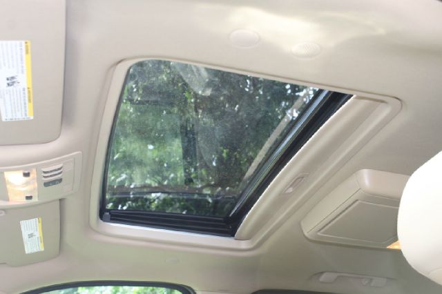 GMC Yukon Denali 2011 photo 1