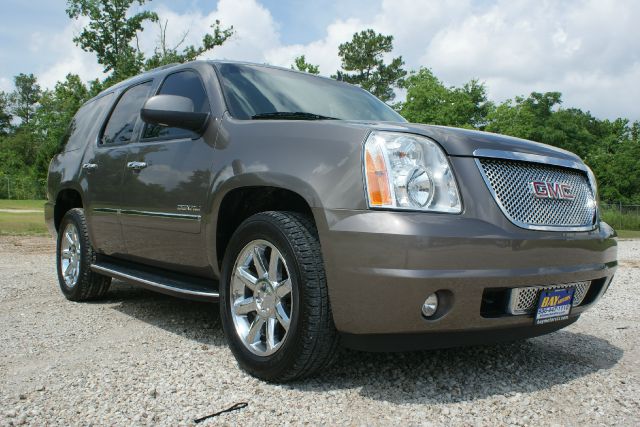 GMC Yukon Denali 4wd SUV