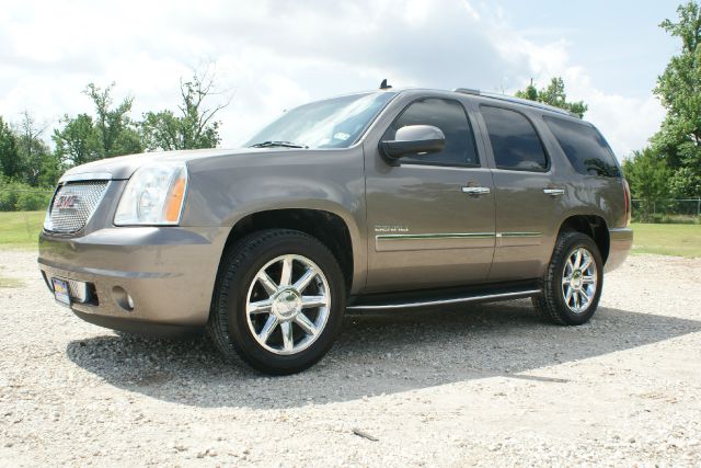 GMC Yukon Denali 2011 photo 4