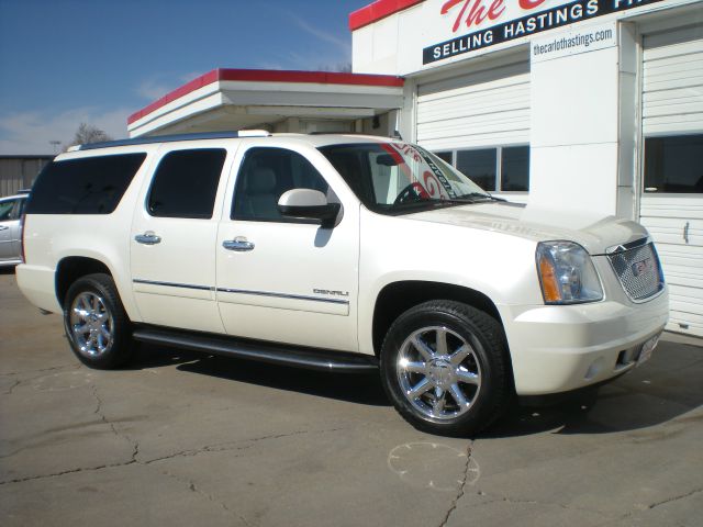GMC Yukon Denali 2012 photo 1