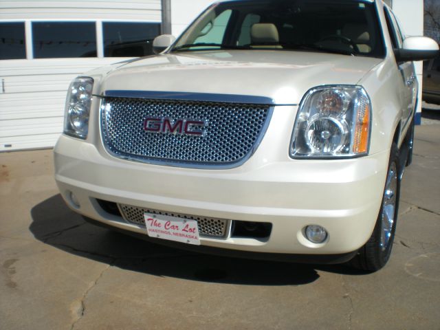 GMC Yukon Denali 2012 photo 4
