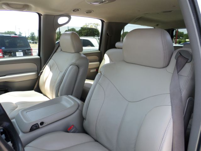 GMC Yukon XL 2000 photo 2