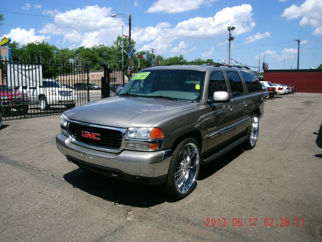 GMC Yukon XL 2000 photo 2