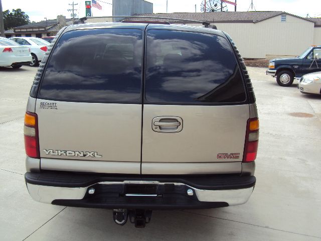 GMC Yukon XL 2000 photo 2