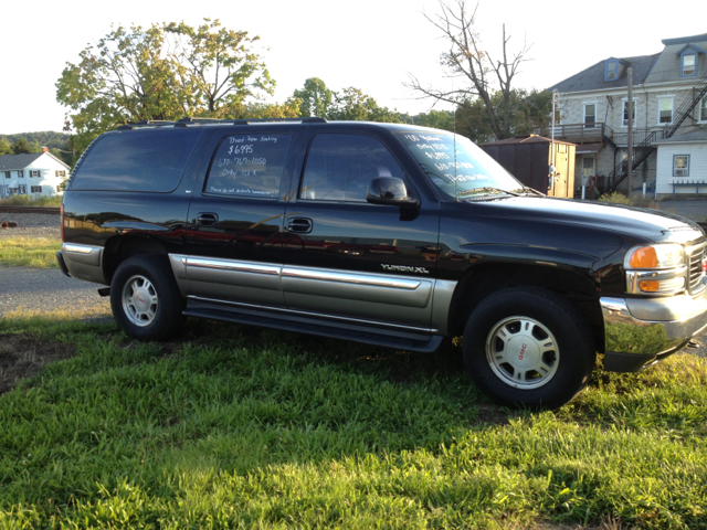 GMC Yukon XL 2000 photo 2