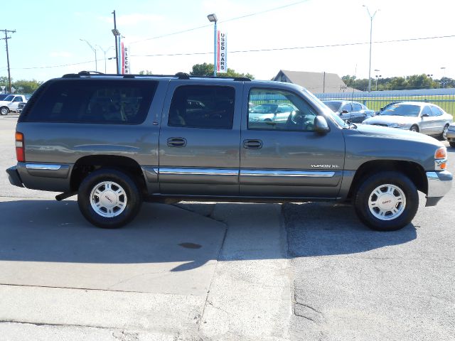 GMC Yukon XL 2000 photo 1