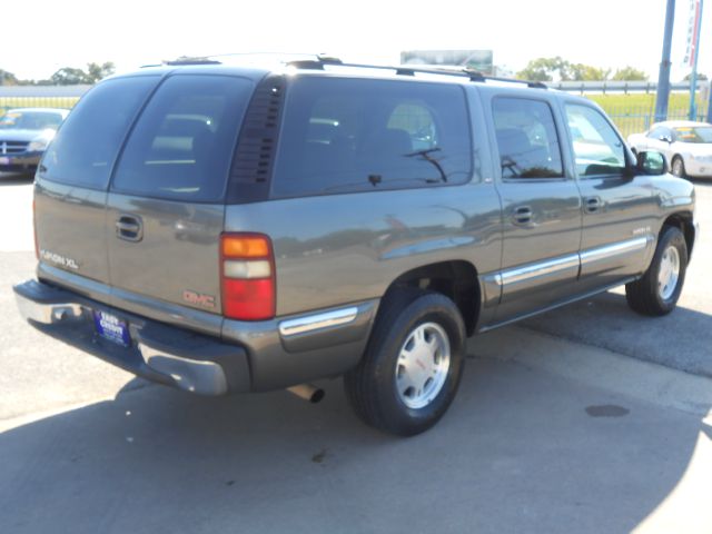 GMC Yukon XL 2000 photo 2