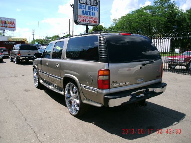GMC Yukon XL 2001 photo 2