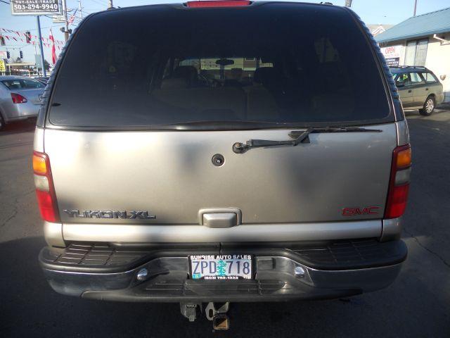 GMC Yukon XL 2001 photo 3