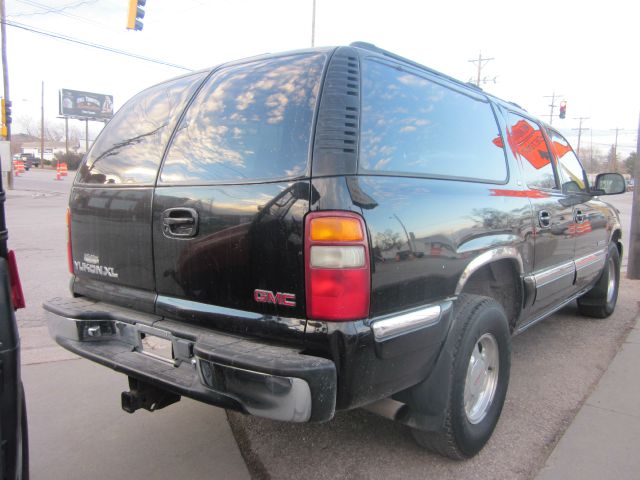 GMC Yukon XL 2001 photo 3
