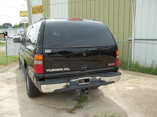GMC Yukon XL 2001 photo 2