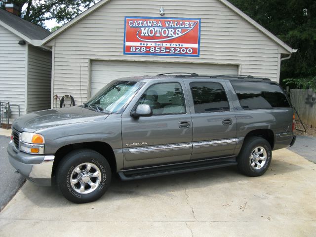 GMC Yukon XL 2001 photo 2