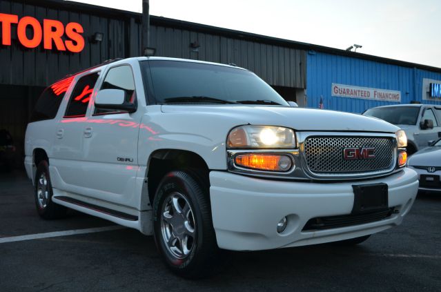 GMC Yukon XL 2002 photo 3