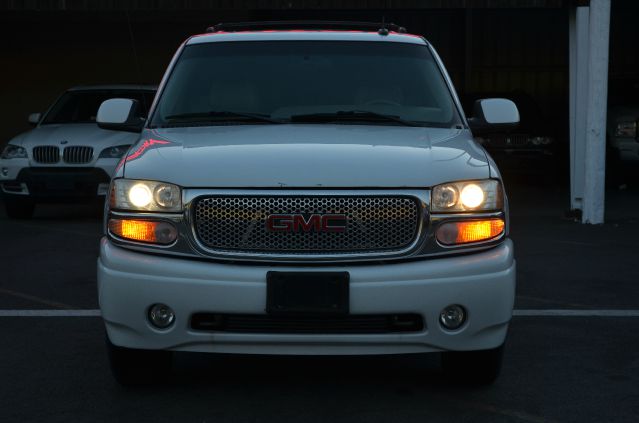 GMC Yukon XL 2002 photo 4