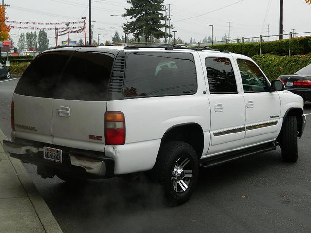 GMC Yukon XL 2002 photo 3