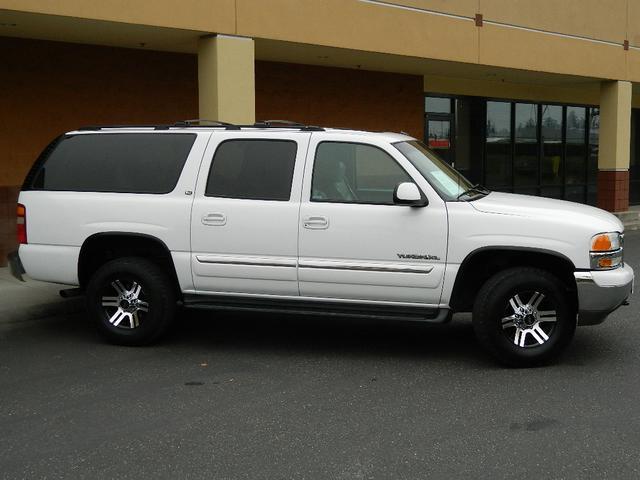 GMC Yukon XL 2002 photo 3