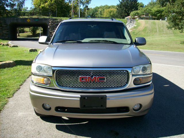 GMC Yukon XL 2002 photo 3