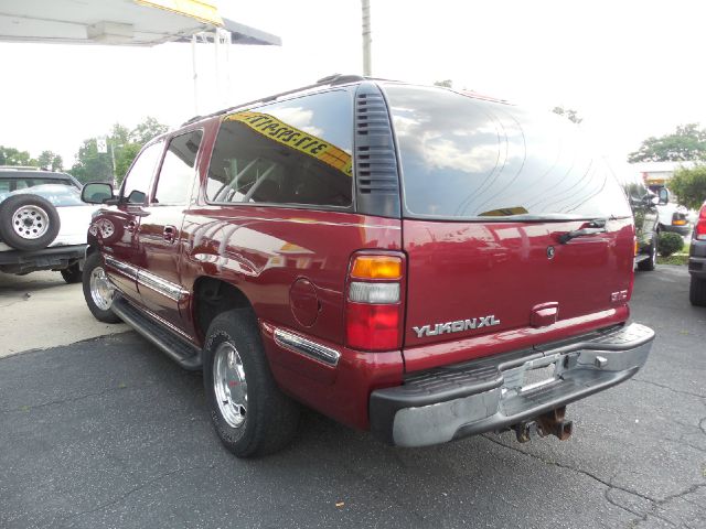 GMC Yukon XL 2002 photo 2