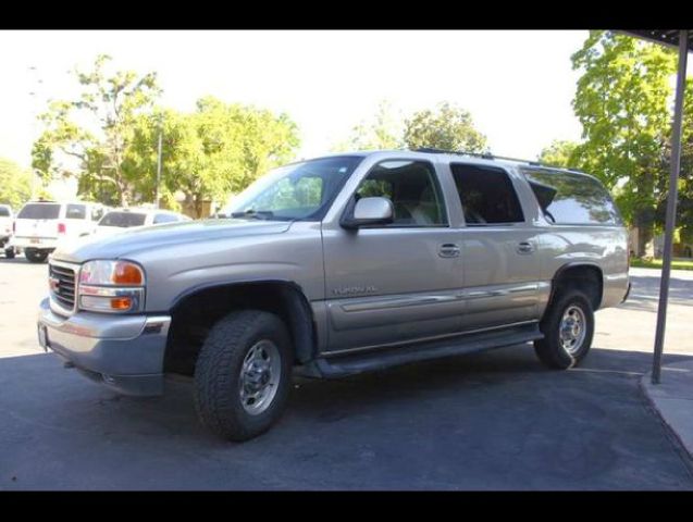 GMC Yukon XL 2002 photo 2