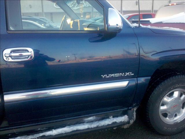 GMC Yukon XL 2002 photo 2