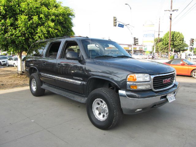 GMC Yukon XL 2003 photo 2