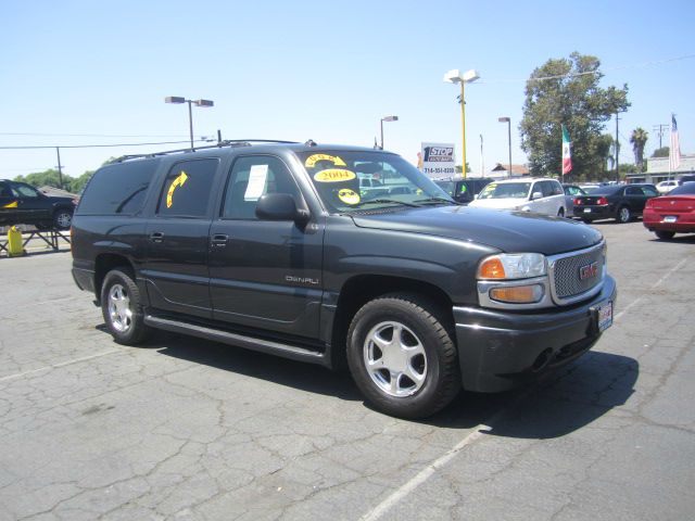 GMC Yukon XL 2003 photo 3