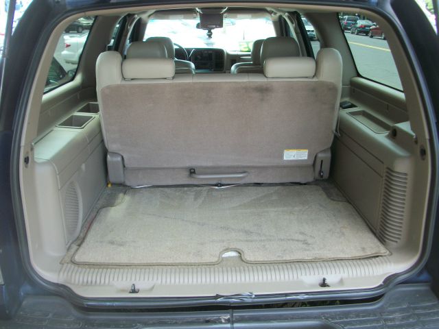 GMC Yukon XL 2003 photo 3