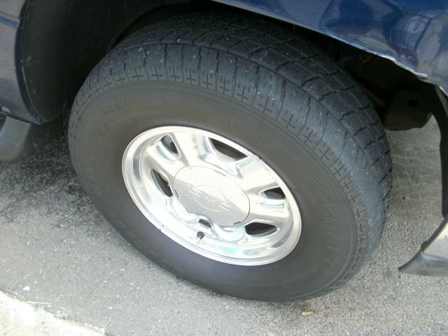 GMC Yukon XL 2003 photo 6