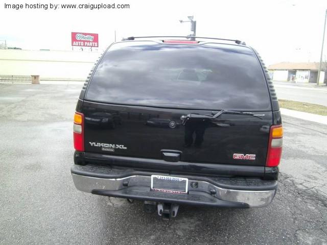 GMC Yukon XL 2003 photo 4