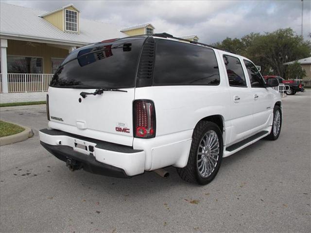 GMC Yukon XL 2003 photo 2