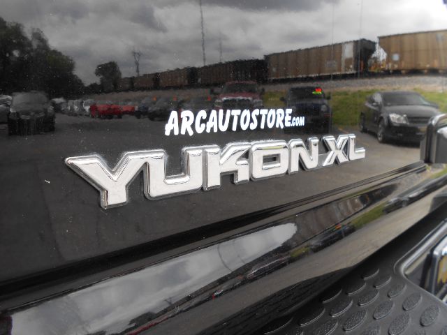 GMC Yukon XL 2003 photo 1