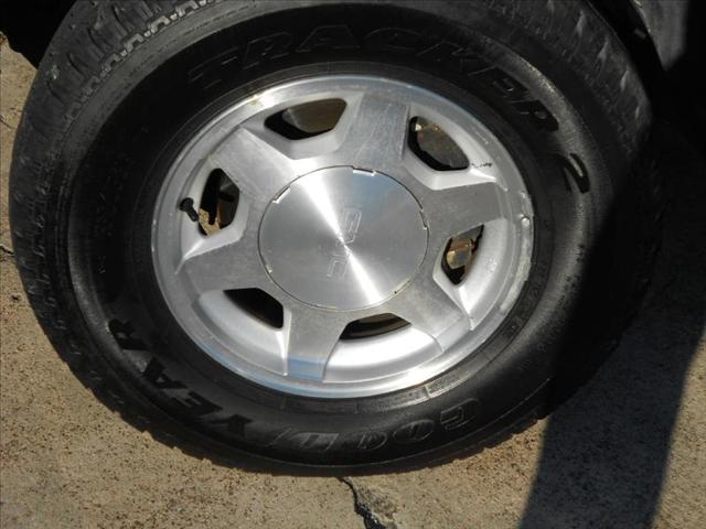 GMC Yukon XL 2003 photo 2