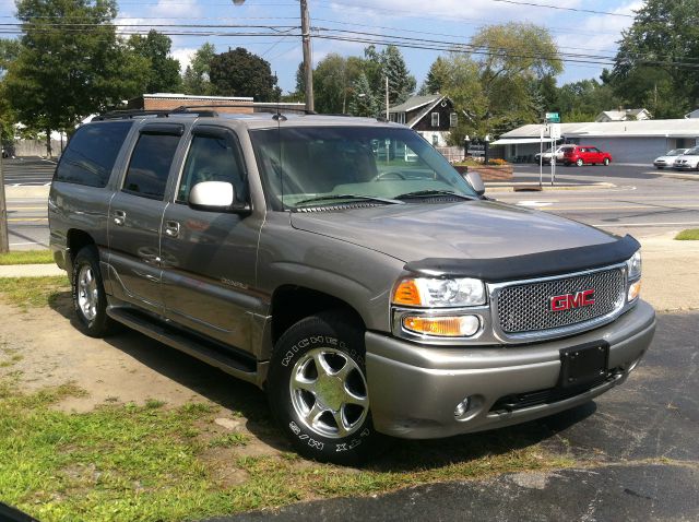 GMC Yukon XL 2003 photo 1