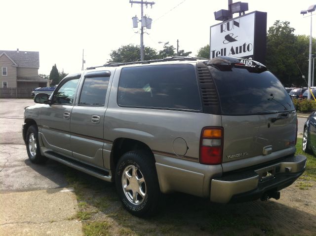 GMC Yukon XL 2003 photo 2