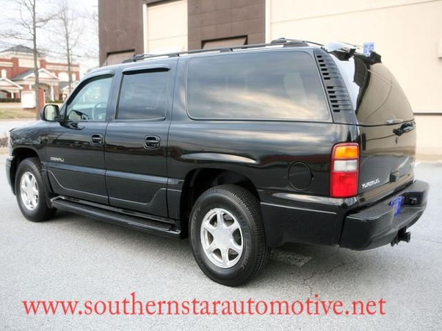 GMC Yukon XL 2003 photo 2