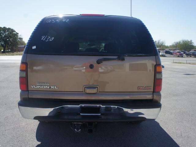 GMC Yukon XL 2003 photo 2