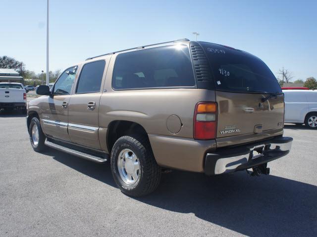 GMC Yukon XL 2003 photo 3