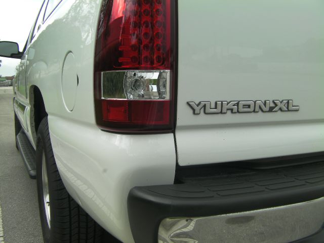 GMC Yukon XL 2003 photo 0