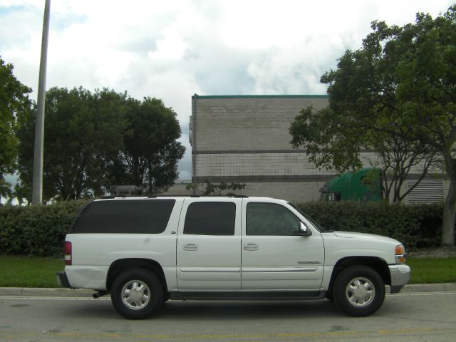 GMC Yukon XL 2003 photo 3