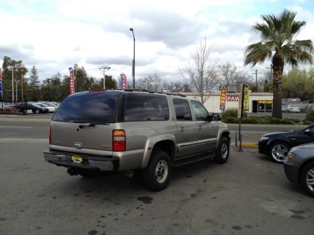GMC Yukon XL 2003 photo 3